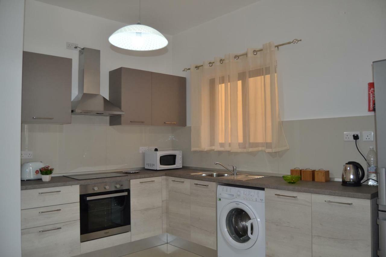 Mellieha Town Centre Bright & Spacious 3 Bedroom Apartment Экстерьер фото