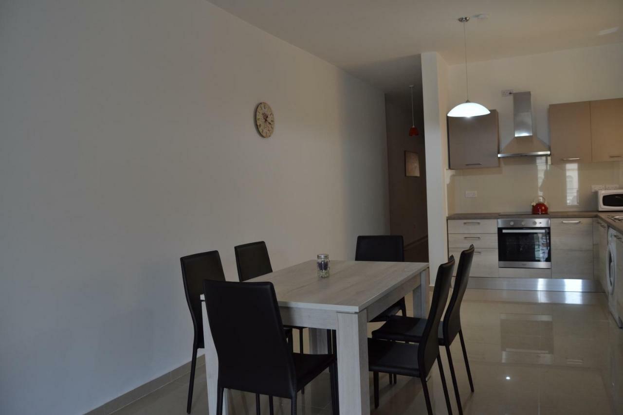 Mellieha Town Centre Bright & Spacious 3 Bedroom Apartment Экстерьер фото