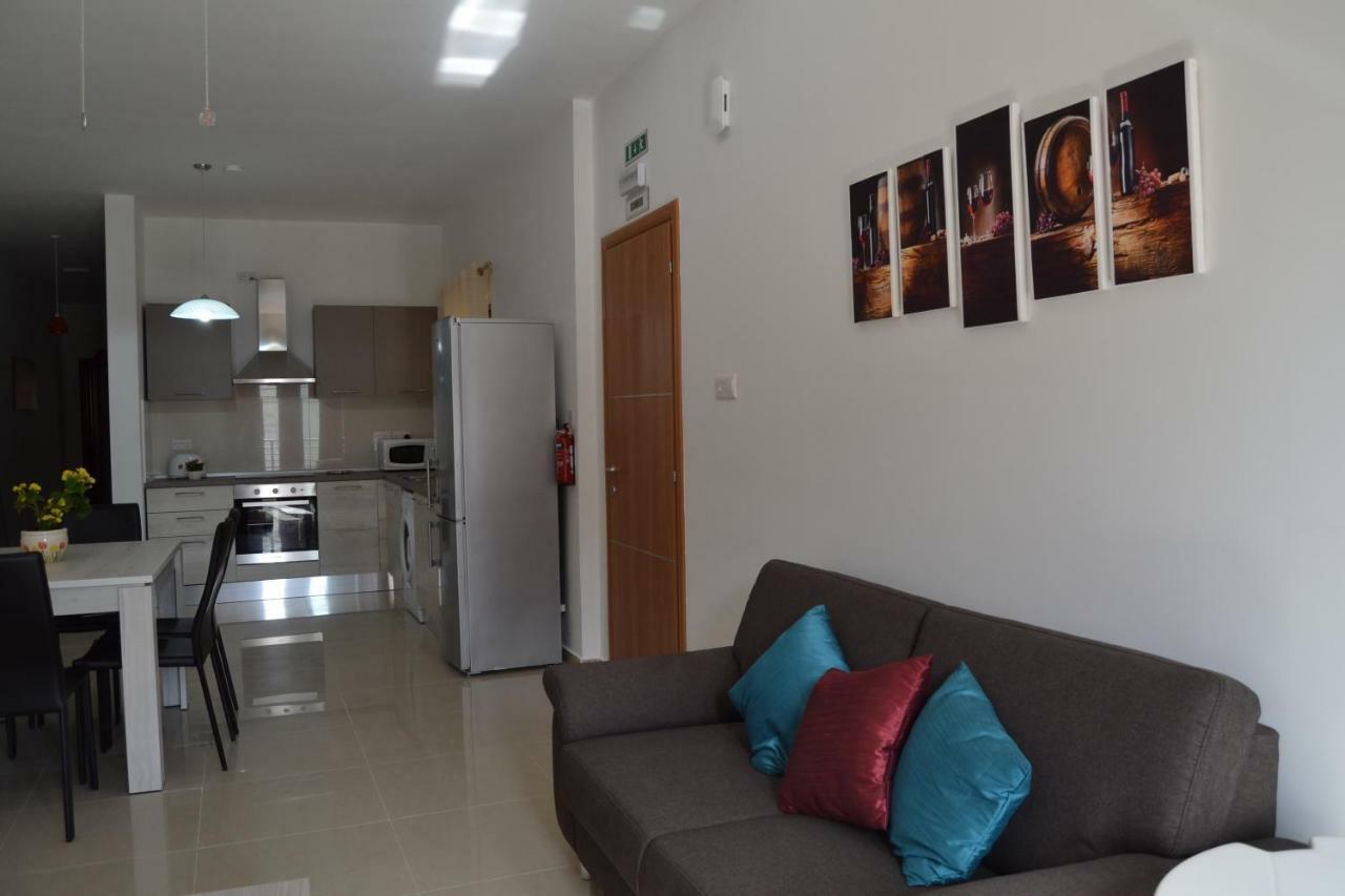 Mellieha Town Centre Bright & Spacious 3 Bedroom Apartment Экстерьер фото
